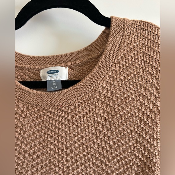Old Navy knit sweater. Size XL - Picture 2 of 2